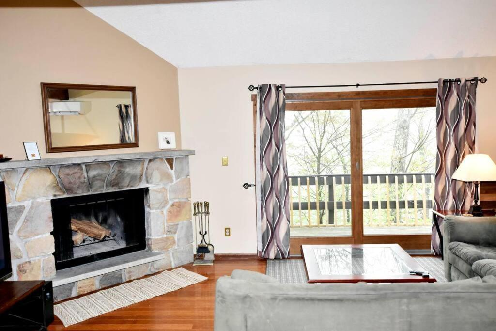 3-Bedroom Vacation Home Steps To Camelback Ski Area Ski-In Ski-Out Crescent Lake Exteriér fotografie